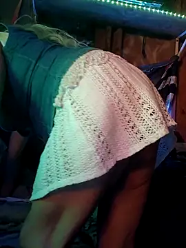 Snapshot of Queen2clouds chatting on November 17, 2025, 8:53 am Queen2clouds online show from November 17, 2025, 8:53 am