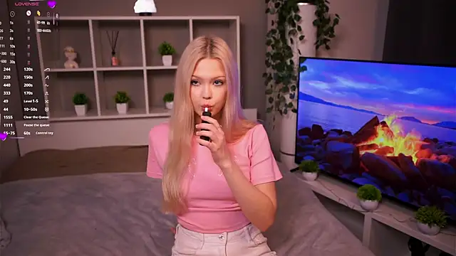 KaryTasch online show from November 2, 2025, 10:34 pm