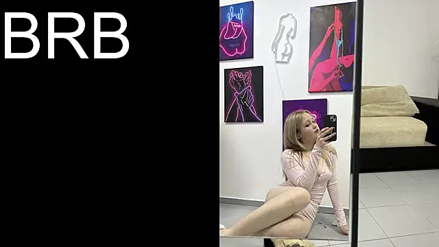 Snapshot of SweetCutie19 chatting on October 28, 2025, 5:26 pm SweetCutie19 online show from October 28, 2025, 5:26 pm