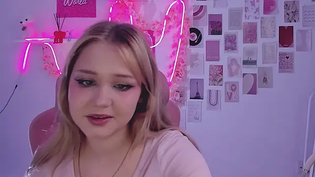 Snapshot of SweetCutie19 chatting on October 29, 2025, 8:32 pm SweetCutie19 online show from October 29, 2025, 8:32 pm