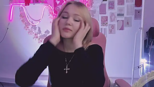 Snapshot of SweetCutie19 chatting on November 5, 2025, 12:54 am SweetCutie19 online show from November 5, 2025, 12:54 am