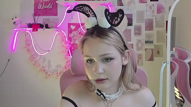 Snapshot of SweetCutie19 chatting on November 6, 2025, 9:37 pm SweetCutie19 online show from November 6, 2025, 9:37 pm