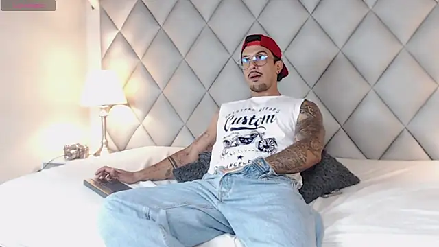 Liam Espinoza online show from October 14, 2025, 8:20 pm