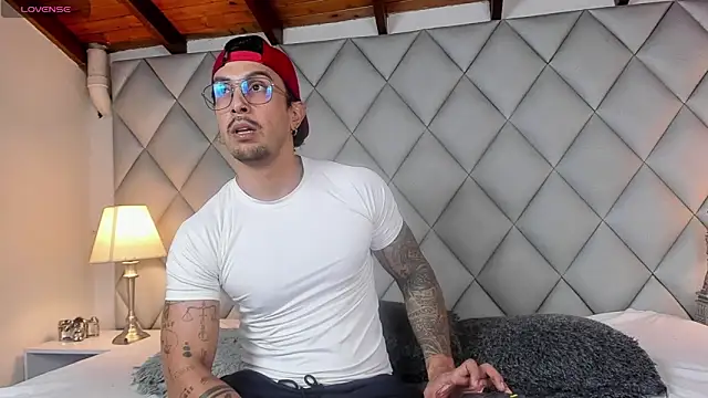 Liam Espinoza online show from November 13, 2025, 7:35 pm