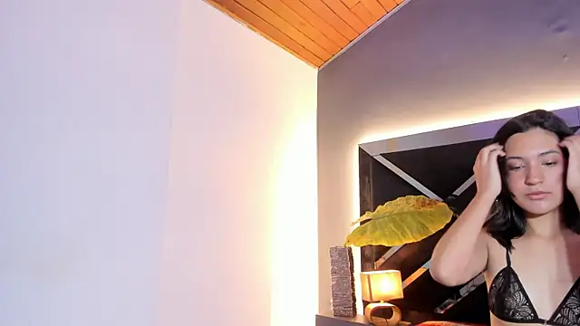 Emmy  Rossee online show from October 16, 2025, 1:12 pm