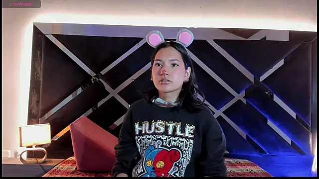 Emmy  Rossee online show from November 1, 2025, 1:13 pm