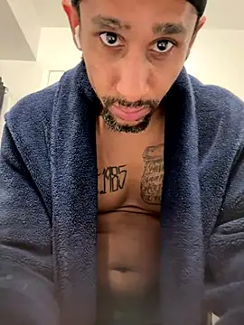 MrDLlongcrippler10inch online show from October 28, 2025, 7:16 pm