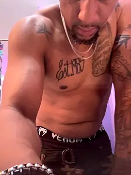 MrDLlongcrippler10inch online show from November 2, 2025, 1:08 am