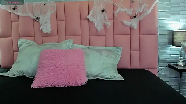 Valery Monn online show from October 31, 2025, 11:55 am