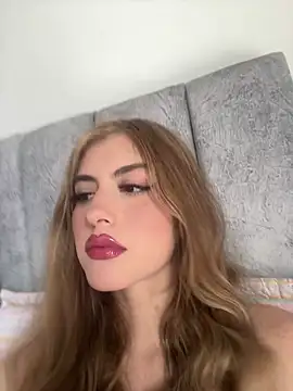 Snapshot of AlessiaLuxx chatting on July 10, 2026, 7:38 pm AlessiaLuxx online show from July 10, 2026, 7:38 pm