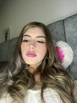 Snapshot of AlessiaLuxx chatting on July 25, 2026, 1:47 am AlessiaLuxx online show from July 25, 2026, 1:47 am