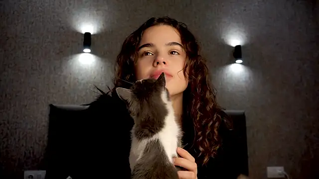 milykitty online show from October 25, 2025, 1:07 pm