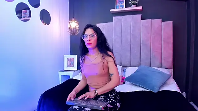 Maite black online show from November 5, 2025, 3:28 am