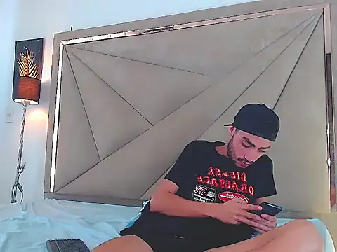 Owen valentin online show from October 20, 2025, 3:23 pm