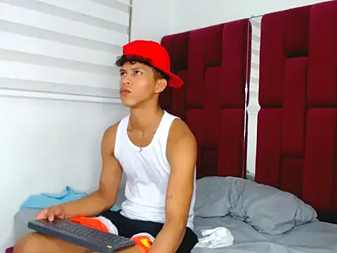 Owen valentin online show from October 27, 2025, 2:04 am