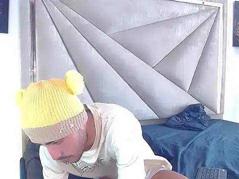 Owen valentin online show from November 1, 2025, 4:42 pm