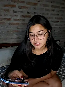 morenalatinaa online show from March 12, 2026, 3:45 am