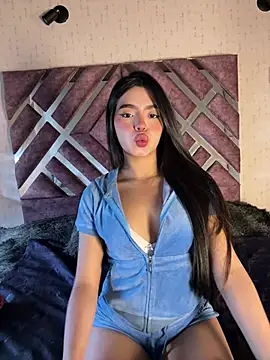 Snapshot of LunaMoore_Pink chatting on March 9, 2026, 12:42 pm LunaMoore Pink online show from March 9, 2026, 12:42 pm