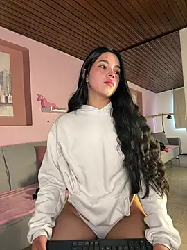 Snapshot of LunaMoore_Pink chatting on July 8, 2026, 11:58 am LunaMoore Pink online show from July 8, 2026, 11:58 am