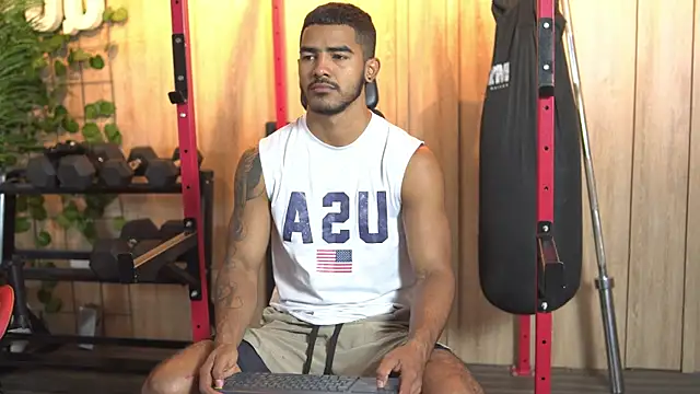 Snapshot of Reik_Vonn chatting on October 20, 2025, 12:05 pm Reik Vonn online show from October 20, 2025, 12:05 pm