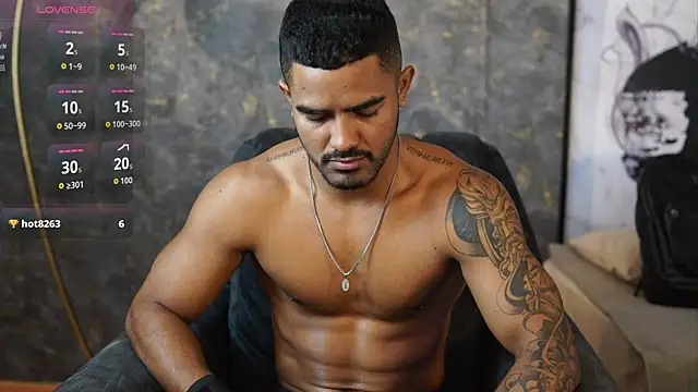 Snapshot of Reik_Vonn chatting on June 3, 2026, 2:33 pm Reik Vonn online show from June 3, 2026, 2:33 pm