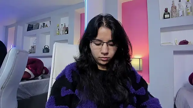 HollyPeach online show from April 3, 2026, 1:20 pm