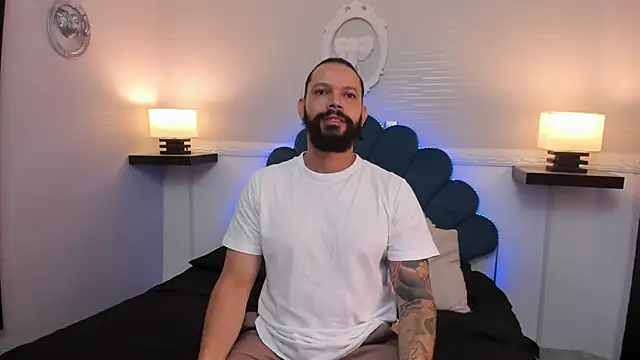 Snapshot of AlukardBig chatting on November 6, 2025, 1:01 pm AlukardBig online show from November 6, 2025, 1:01 pm