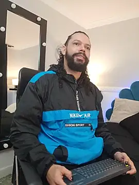 Snapshot of AlukardBig chatting on November 8, 2025, 1:11 pm AlukardBig online show from November 8, 2025, 1:11 pm