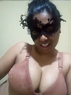 Expose Queen online show from February 6, 2026, 5:16 pm