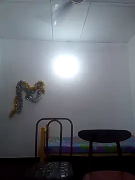 Snapshot of Expose_Queen chatting on July 15, 2026, 6:35 pm Expose Queen online show from July 15, 2026, 6:35 pm