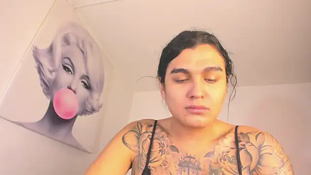 BiancaValentinna online show from November 12, 2025, 6:52 pm