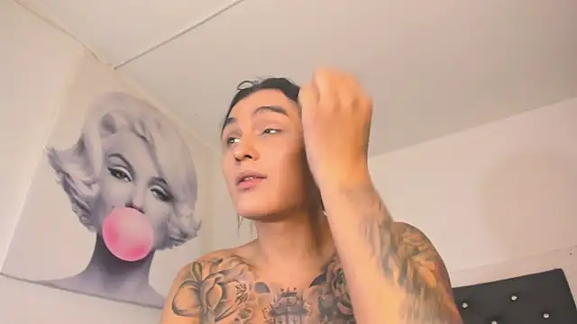 BiancaValentinna online show from November 18, 2025, 8:46 pm