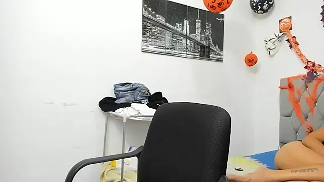 Sofi And Santy online show from November 8, 2025, 1:50 am