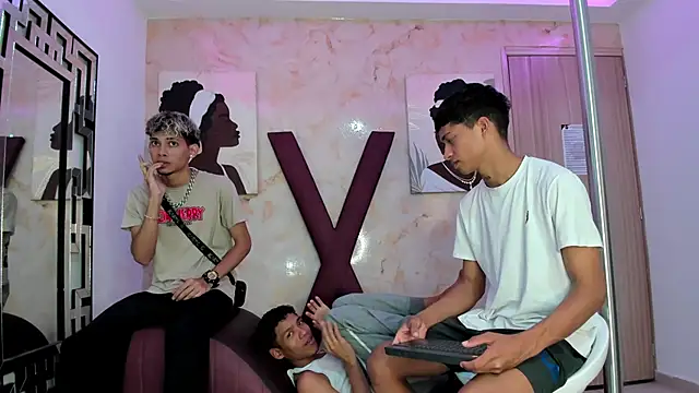 Snapshot of EMPIRE_BOYS1 chatting on February 1, 2026, 7:23 pm EMPIRE BOYS1 online show from February 1, 2026, 7:23 pm