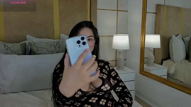 lyrabellini online show from February 10, 2026, 11:03 am