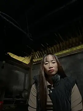 Snapshot of Maymay__ chatting on October 22, 2025, 2:23 am Maymay online show from October 22, 2025, 2:23 am