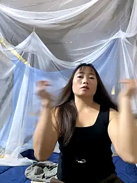 Snapshot of Maymay__ chatting on October 29, 2025, 1:19 am Maymay online show from October 29, 2025, 1:19 am