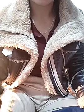 Snapshot of Maymay__ chatting on November 6, 2025, 11:44 am Maymay online show from November 6, 2025, 11:44 am