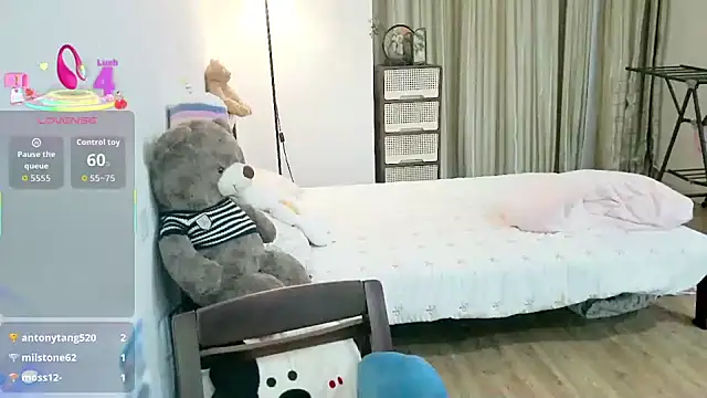 Snapshot of XIAOJIEBB-2025 chatting on October 13, 2025, 6:41 pm XIAOJIEBB-2025 online show from October 13, 2025, 6:41 pm