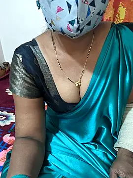 Snapshot of Best_Kannada_Couple chatting on April 4, 2026, 4:37 pm Best Kannada Couple online show from April 4, 2026, 4:37 pm