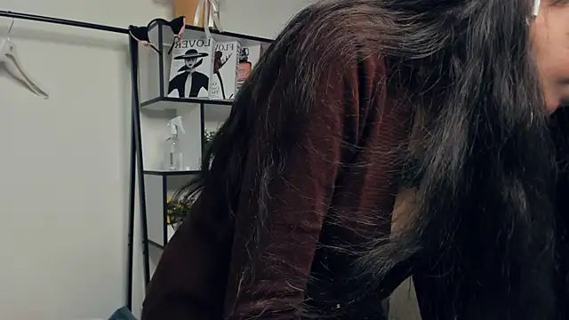 Snapshot of LuxeSins chatting on October 21, 2025, 1:45 pm LuxeSins online show from October 21, 2025, 1:45 pm