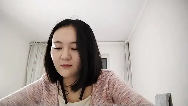 Snapshot of Lyndasilk chatting on October 15, 2025, 2:28 pm Lyndasilk online show from October 15, 2025, 2:28 pm