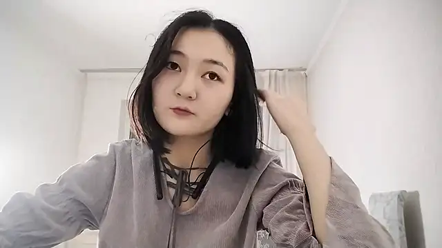 Snapshot of Lyndasilk chatting on October 19, 2025, 2:07 pm Lyndasilk online show from October 19, 2025, 2:07 pm