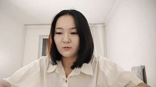 Snapshot of Lyndasilk chatting on October 22, 2025, 2:06 pm Lyndasilk online show from October 22, 2025, 2:06 pm