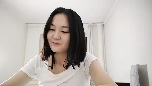 Snapshot of Lyndasilk chatting on October 24, 2025, 2:02 pm Lyndasilk online show from October 24, 2025, 2:02 pm