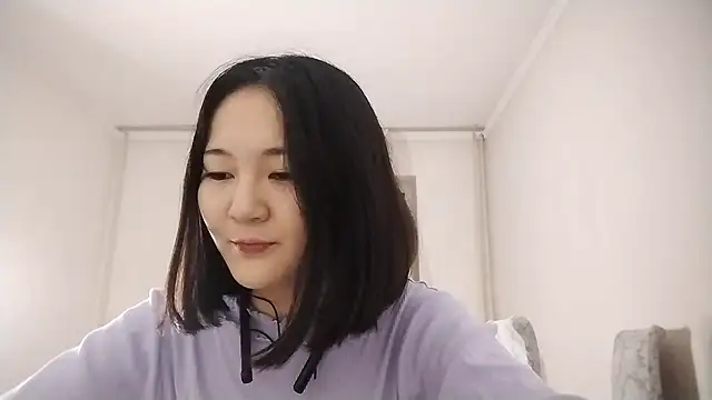 Snapshot of Lyndasilk chatting on October 28, 2025, 2:09 pm Lyndasilk online show from October 28, 2025, 2:09 pm