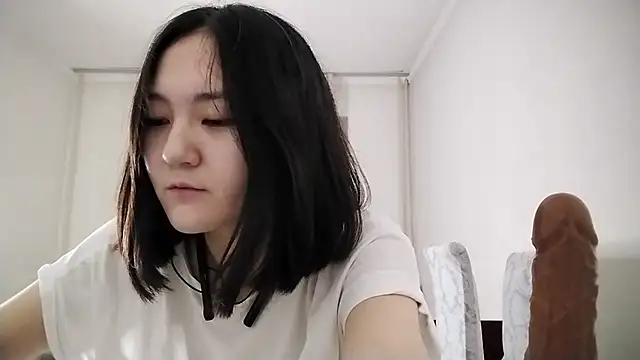 Snapshot of Lyndasilk chatting on November 2, 2025, 2:19 pm Lyndasilk online show from November 2, 2025, 2:19 pm