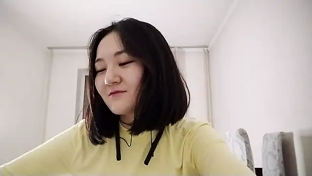 Snapshot of Lyndasilk chatting on November 4, 2025, 2:05 pm Lyndasilk online show from November 4, 2025, 2:05 pm