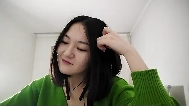 Snapshot of Lyndasilk chatting on November 6, 2025, 3:13 pm Lyndasilk online show from November 6, 2025, 3:13 pm