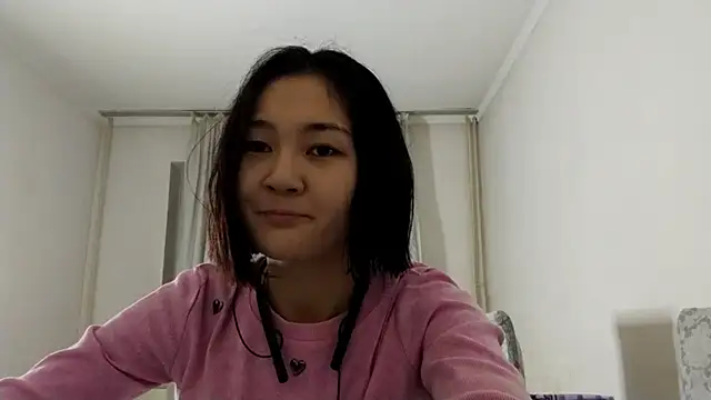 Lyndasilk online show from November 24, 2025, 3:34 pm